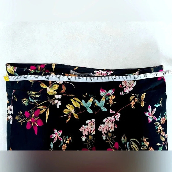 🔥HOST PICK🔥 Laura Petites/ Black floral pants/ Stretch/ Size US M petite - Picture 6 of 6